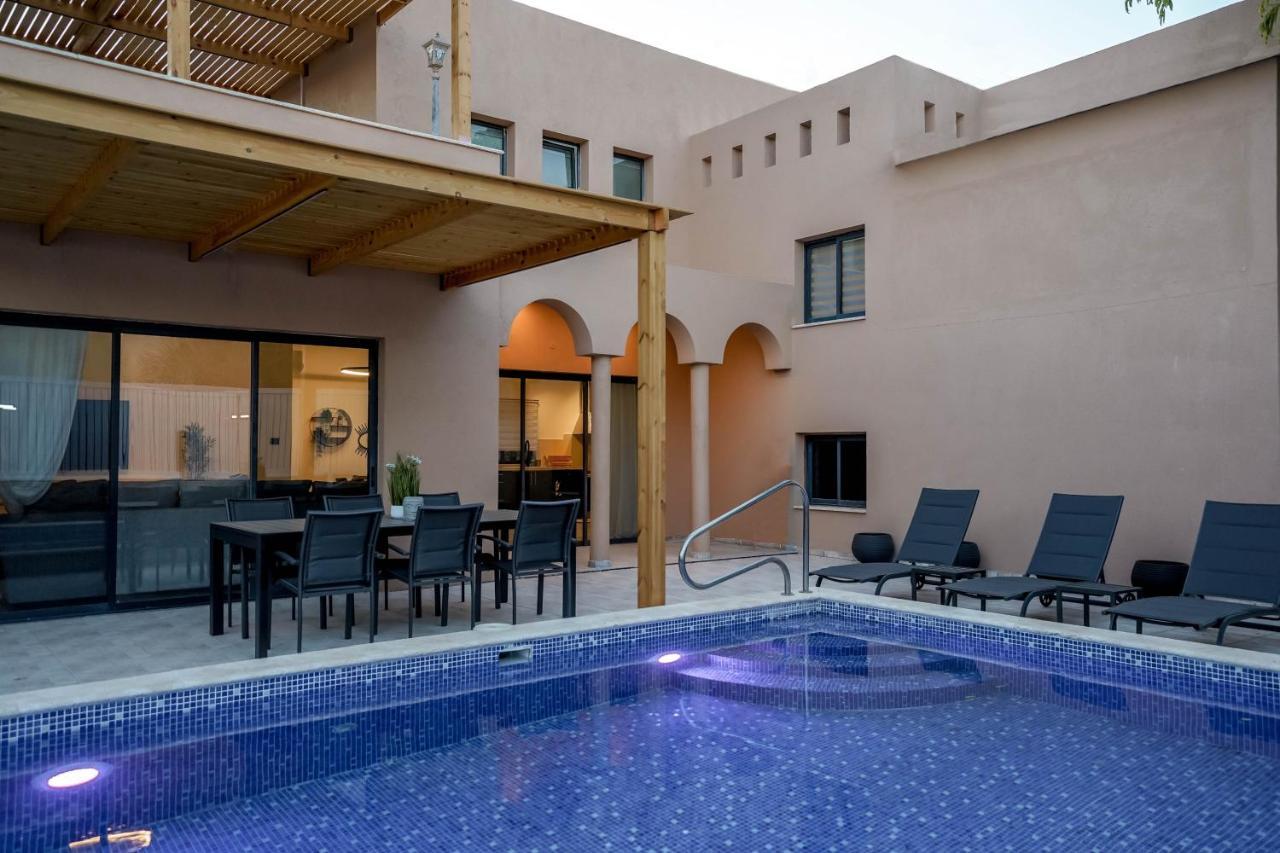 Villa וילה רוני בריכה מחוממת Roni Heated Pool *